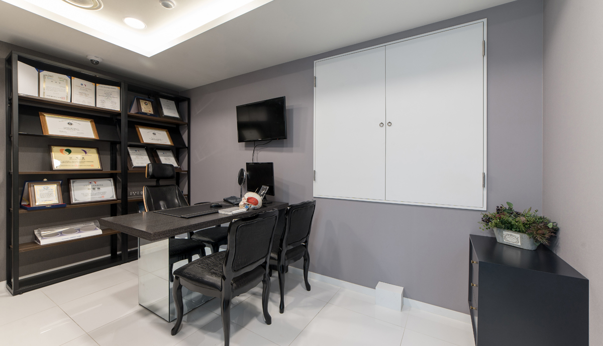 Consultation & Director’s Office